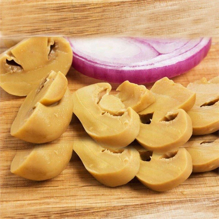 Sliced brine mushroom in drums
